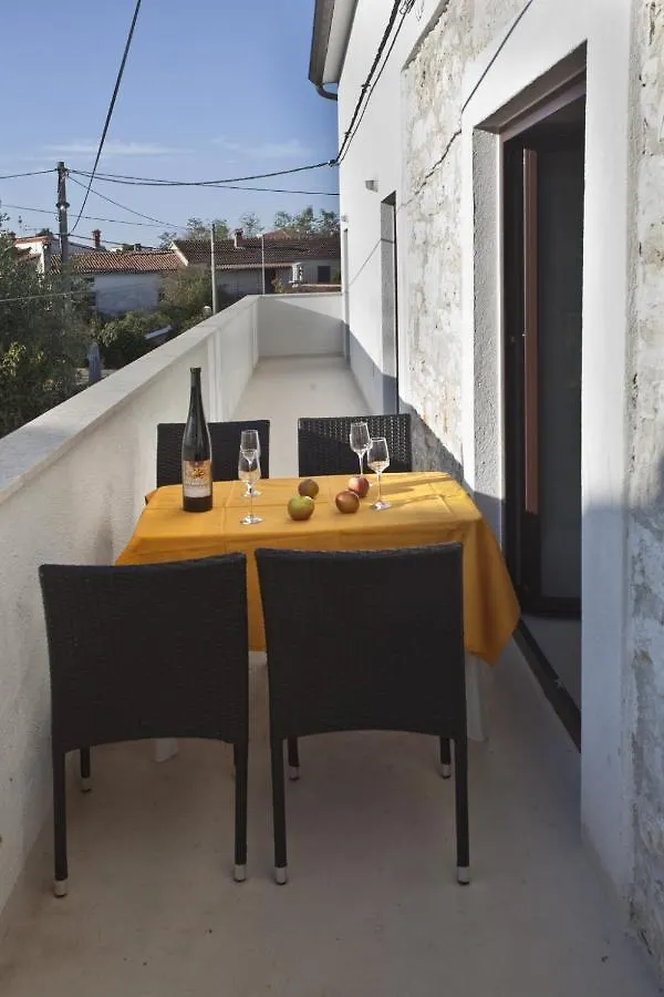 Holiday Apartment In Funtana With Balcony, Air Conditioning, Wifi, Washing Machine 4982-1