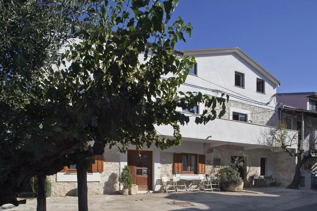 Holiday Apartment In Funtana With Balcony, Air Conditioning, Wifi, Washing Machine 4982-1
